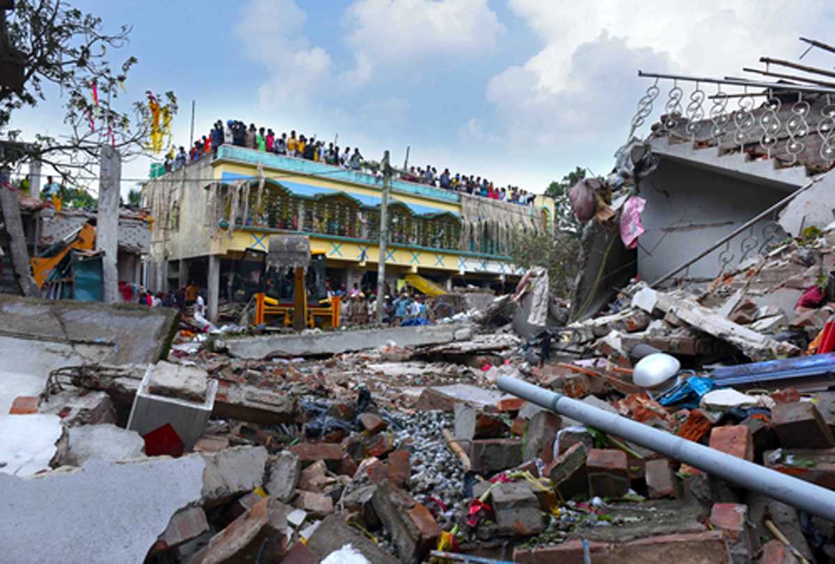 दत्तपुकुर धमाका : राज्यपाल ने कहा- जब बेटियों का जीवन सुरक्षित नहीं, तब कन्याश्री का क्या फायदा दत्तपुकुर धमाका : राज्यपाल ने कहा- जब बेटियों का जीवन सुरक्षित नहीं, तब कन्याश्री का क्या फायदा